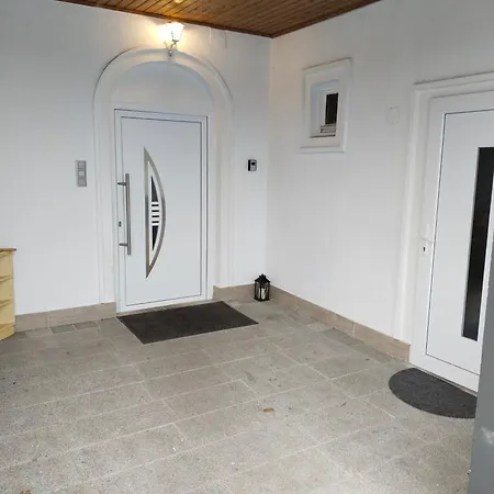 With 4 Privatunterkunft