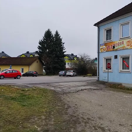 With 4 Privatunterkunft